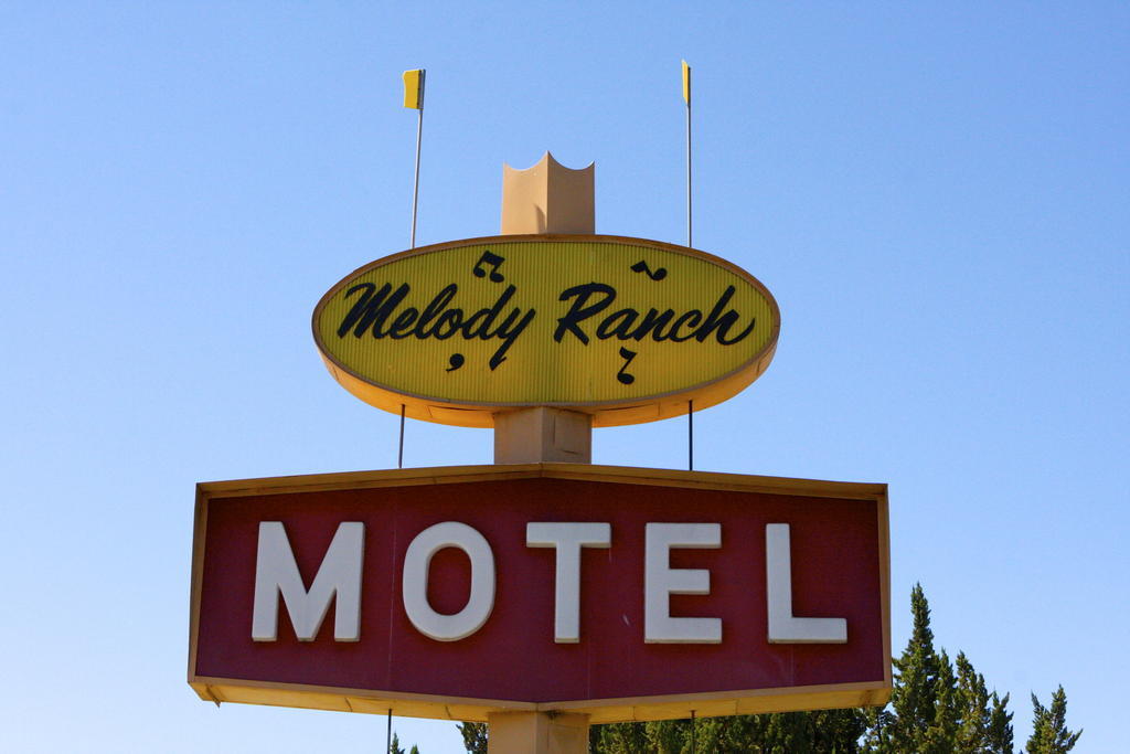 Melody Ranch Motel Пасо Роблес Екстериор снимка